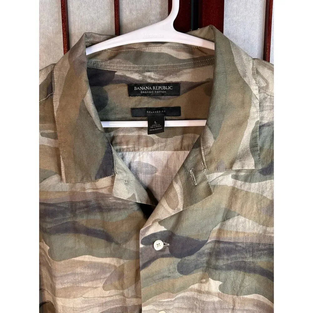 Banana Republic organic cotton resort shirt green camouflage print Size Large